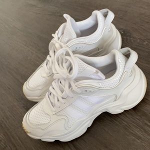 ADIDAS MAGMUR Runner Shoe Sneaker